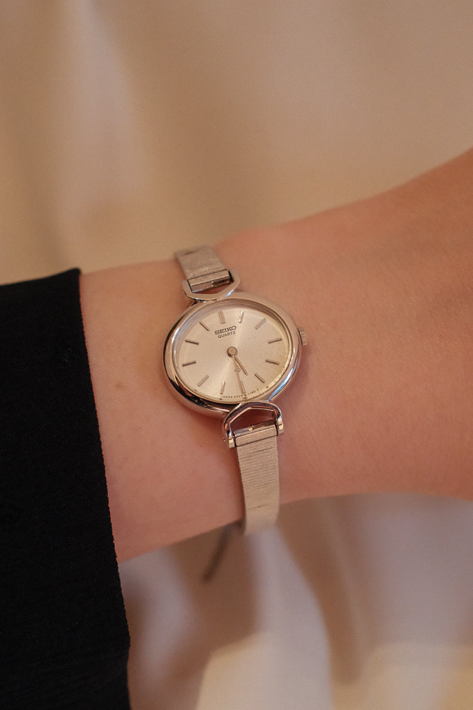 Vintage Seiko Ladies Classic Silver Oval Watch