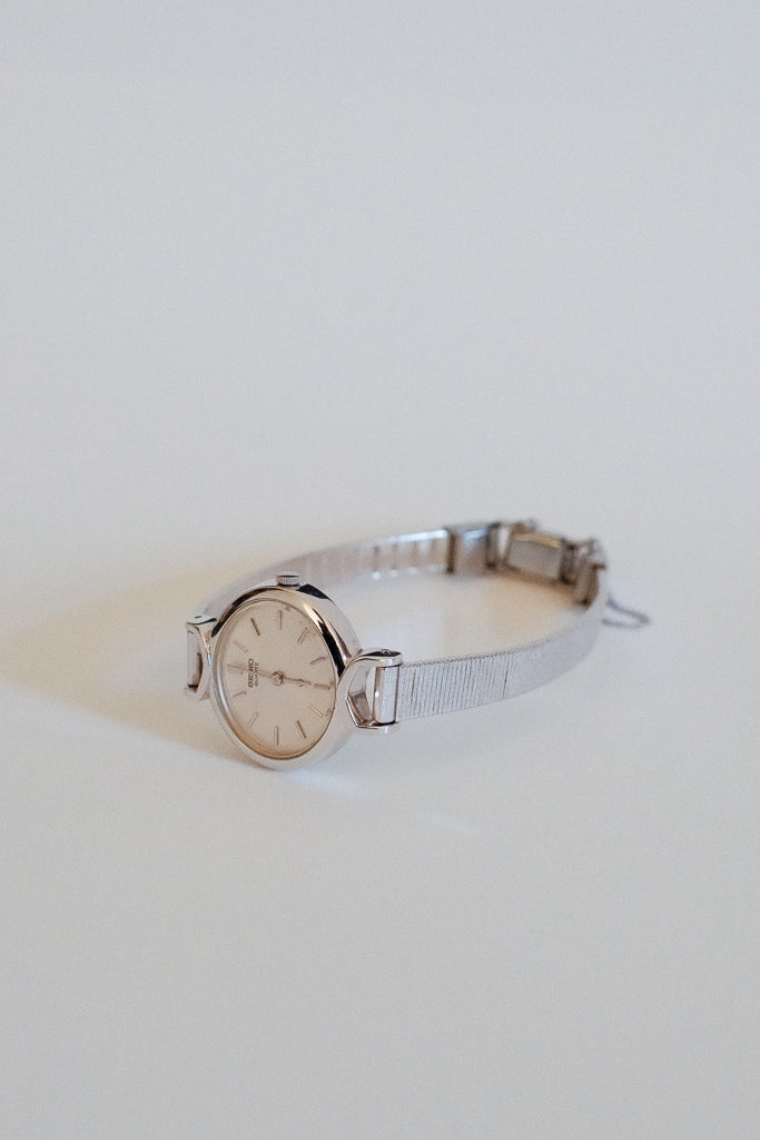 Vintage Seiko Ladies Classic Silver Oval Watch