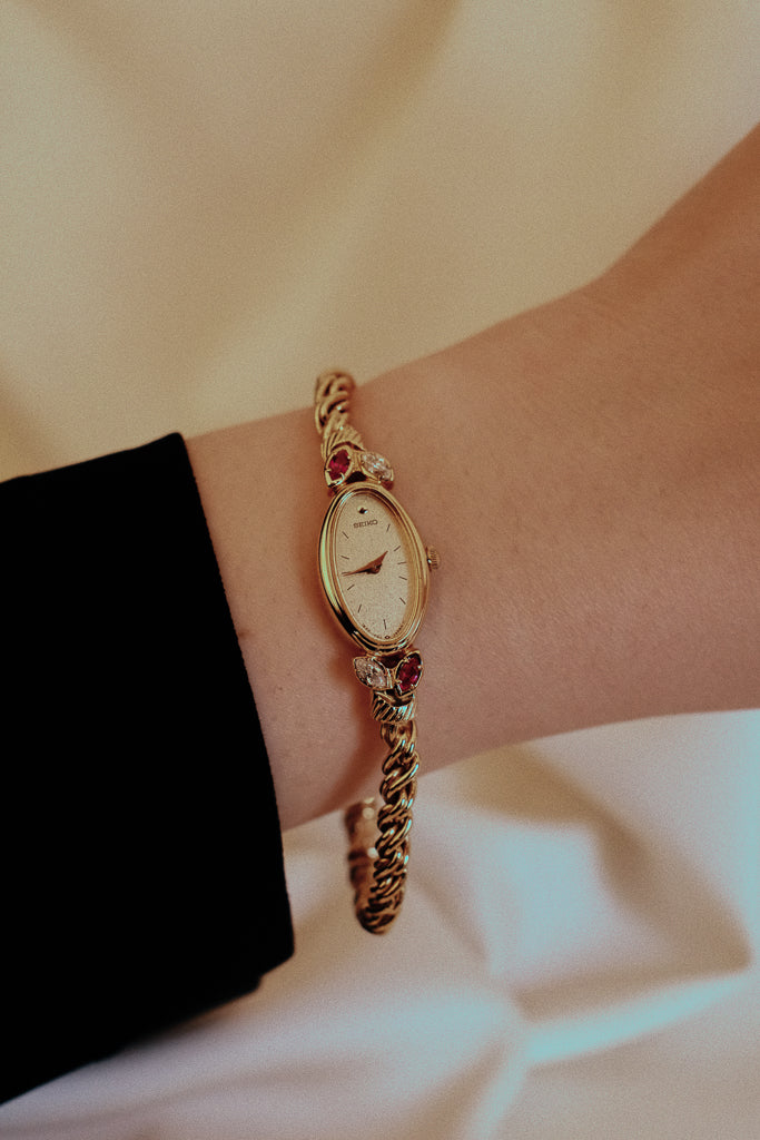 *Rare* Vintage Seiko Ladies Gold Oval Rope Watch with 4-Piece Colour Gemstones