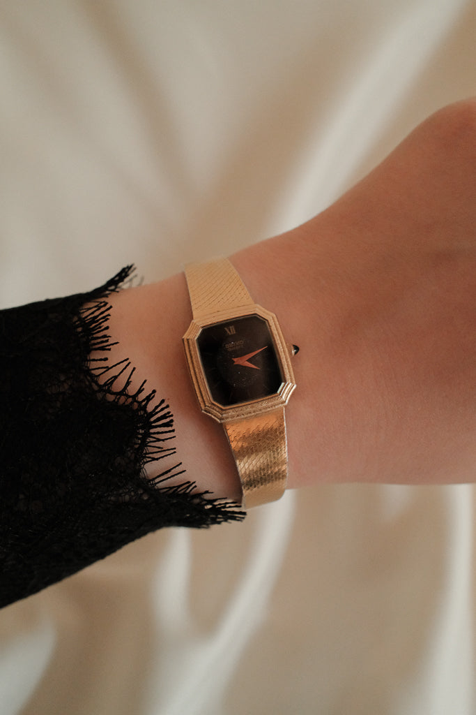 *Rare* Vintage Seiko Ladies Gold Stepped Bezel Watch with Onyx and Amethyst Dial