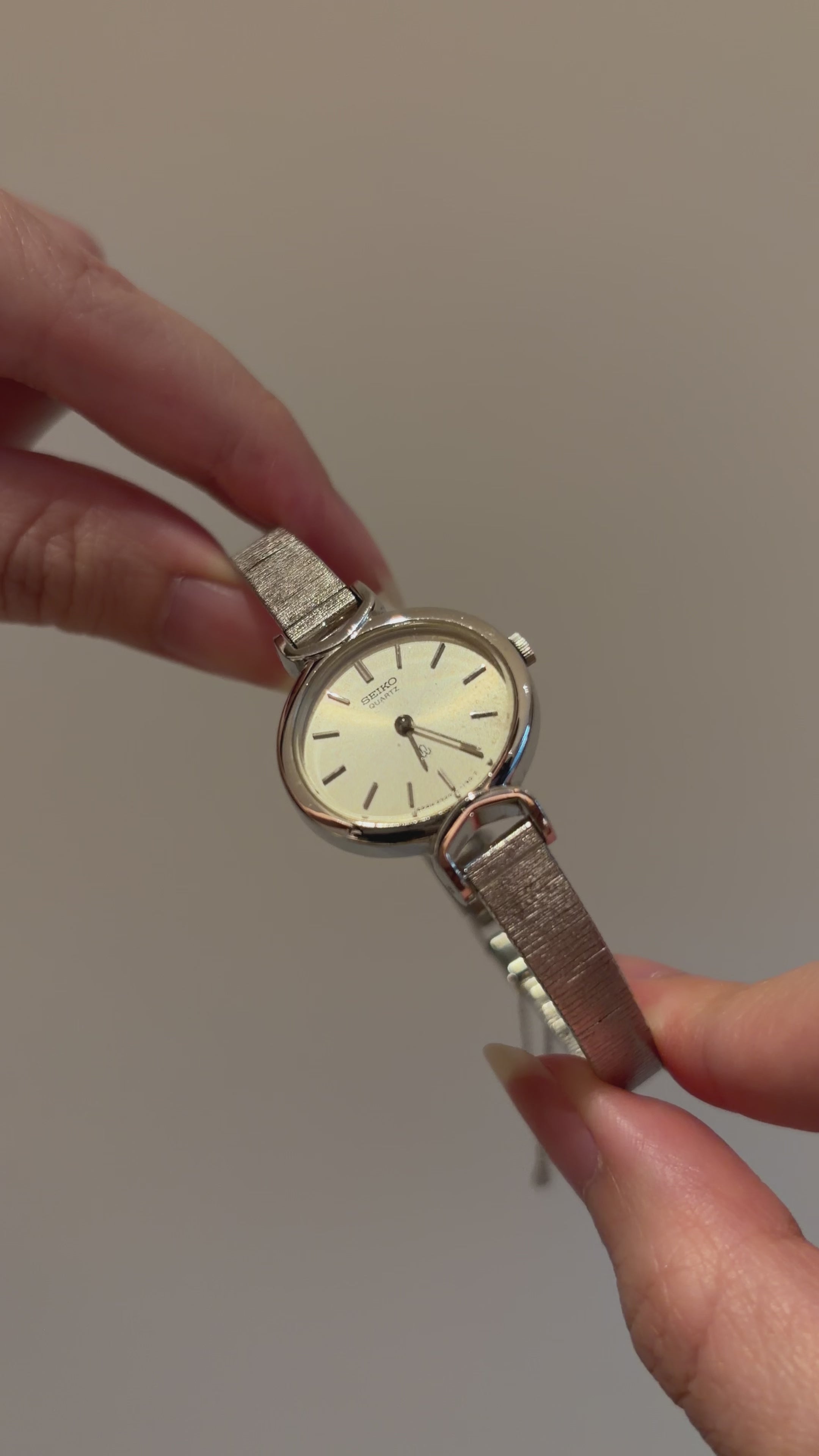 Vintage Seiko Ladies Classic Silver Oval Watch
