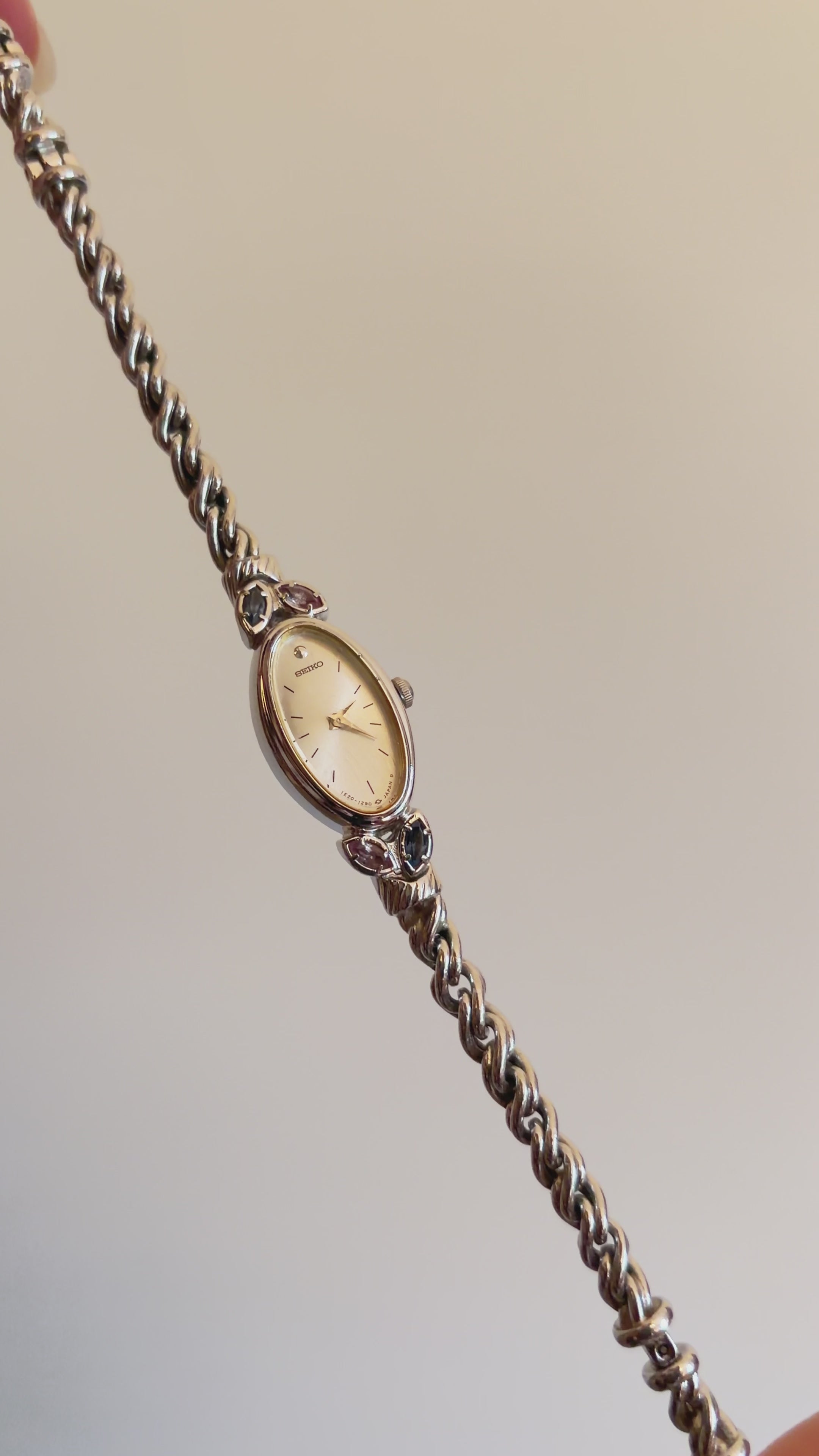 *Rare* Vintage Seiko Ladies Oval Silver Rope Watch with 4-Piece Gemstones