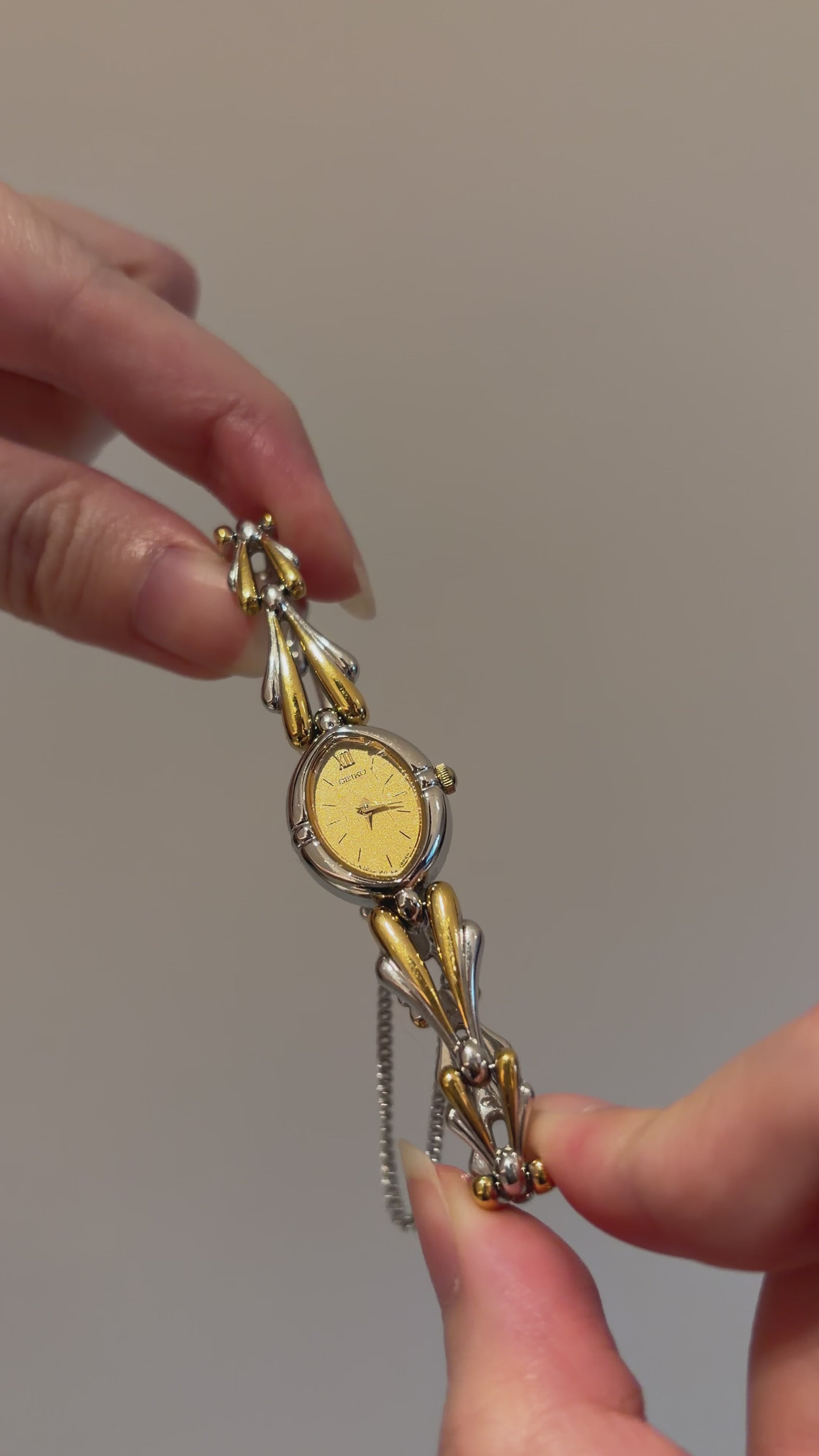 Vintage Seiko Ladies Oval Two-Tone Dial Watch