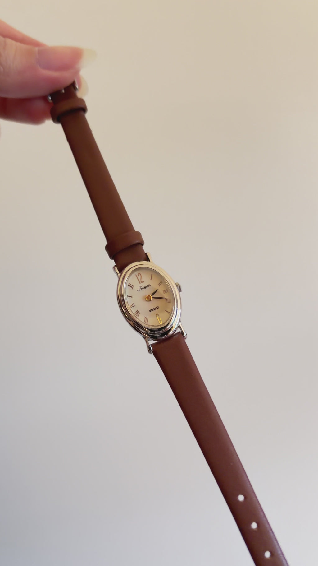 Vintage Ladies Seiko L'espoir Oval White Dial Leather Watch