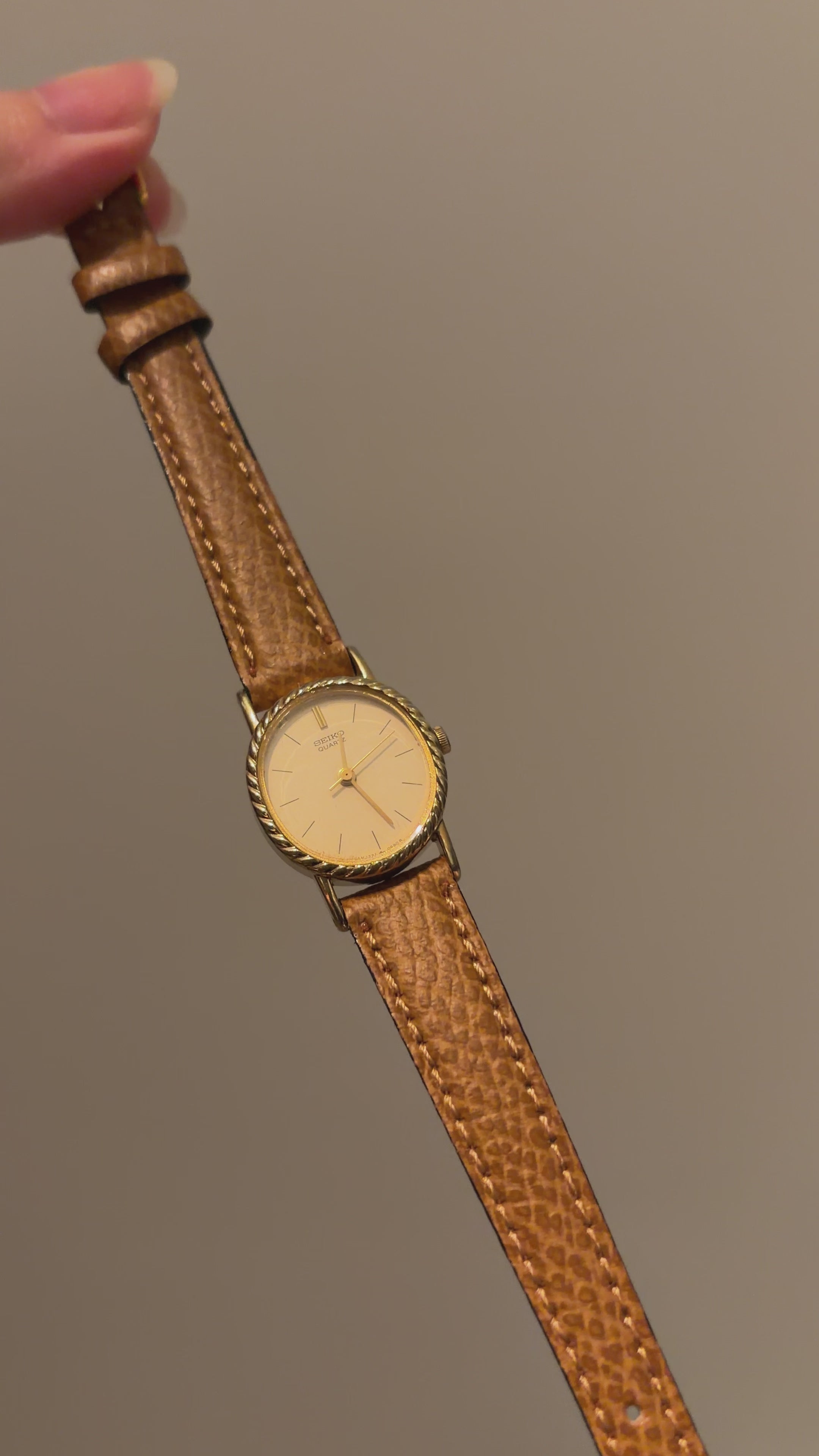 Vintage Seiko Ladies Leather Gold Watch with Braided Bezel